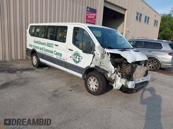 ✅ 2017 Ford Transit XL • VIN: 1FBZX2ZM6HKA10816 • Lot: 42393943. Wystawiony na IAAI z przebiegiem 41 939 mil. Bezpłatny archiwum sprzedaży aukcyjnych z USA i szczegółowy raport historii pojazdu na DreamBid. Zdjęcie 1.