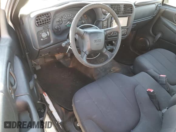 ✅ 2003 GMC Sonoma SL • VIN: 1GTDT19X538119859 • Lot: 64896605. Wystawiony na Copart z przebiegiem 173 671 mil. Bezpłatny archiwum sprzedaży aukcyjnych z USA i szczegółowy raport historii pojazdu na DreamBid. Zdjęcie 8.