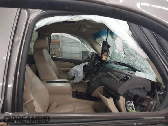 ✅ 2012 GMC Yukon XL Denali • VIN: 1GKS2MEF0CR175134 • Lot: 43381717. Listed on IAAI with Not provided. Free auction sales archive from the USA and detailed vehicle history report at DreamBid. Image 5.