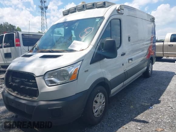 ✅ 2017 Ford Transit • VIN: 1FDYR2CM2HKA82358 • Lot: 42231257. Listed on IAAI with 271,518 mi. Free auction sales archive from the USA and detailed vehicle history report at DreamBid. Image 2.