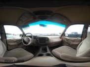 ✅ 1998 Ford Expedition XLT • VIN: 1FMPU18L4WLA98895 • Lot: 42917645. Wystawiony na IAAI z przebiegiem 170 290 mil. Bezpłatny archiwum sprzedaży aukcyjnych z USA i szczegółowy raport historii pojazdu na DreamBid. Zdjęcie 18.