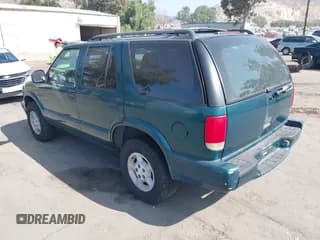 ✅ 1998 Chevrolet Blazer LS • VIN: 1GNDT13W5W2245542 • Lot: 42653195. Wystawiony na IAAI z przebiegiem 183 806 mil. Bezpłatny archiwum sprzedaży aukcyjnych z USA i szczegółowy raport historii pojazdu na DreamBid. Zdjęcie 3.