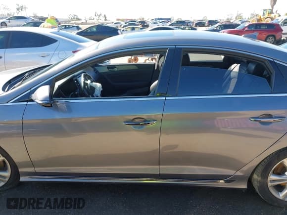 ✅ 2018 Hyundai Sonata Sport Plus • VIN: 5NPE34AF6JH649183 • Lot: 43494170. Listed on IAAI with 117,471 mi. Free auction sales archive from the USA and detailed vehicle history report at DreamBid. Image 14.