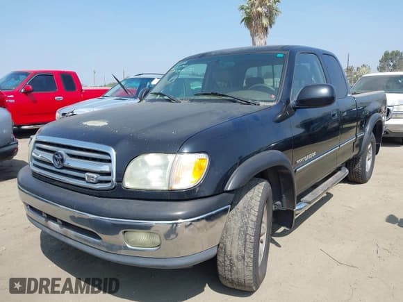 ✅ 2002 Toyota Tundra Limited • VIN: 5TBRT38162S243303 • Lot: 43090537. Listed on IAAI with 469,385 mi. Free auction sales archive from the USA and detailed vehicle history report at DreamBid. Image 2.