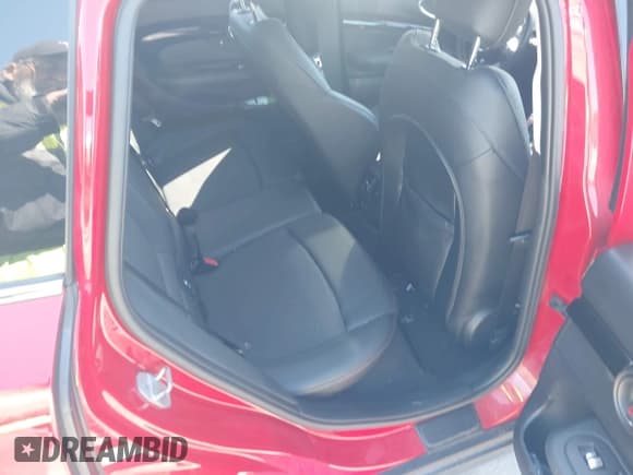 ✅ 2021 MINI Clubman Cooper S • VIN: WMWXJ1C01M2P11985 • Lot: 41996652. Listed on IAAI with 28,175 mi. Free auction sales archive from the USA and detailed vehicle history report at DreamBid. Image 8.