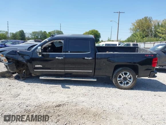 ✅ 2018 Chevrolet Silverado 2500HD High Country • VIN: 1GC1KXEY2JF276409 • Lot: 43179213. Listed on IAAI with 122,005 mi. Free auction sales archive from the USA and detailed vehicle history report at DreamBid. Image 15.