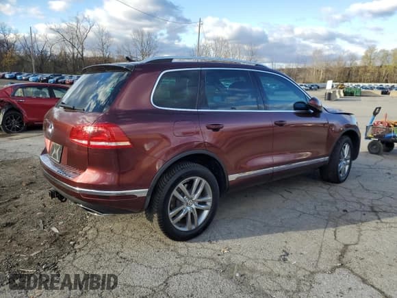 ✅ 2016 Volkswagen Touareg Sport • VIN: WVGEP9BP1GD001527 • Lot: 90590085. Wystawiony na Copart z przebiegiem 129 917 mil. Bezpłatny archiwum sprzedaży aukcyjnych z USA i szczegółowy raport historii pojazdu na DreamBid. Zdjęcie 3.