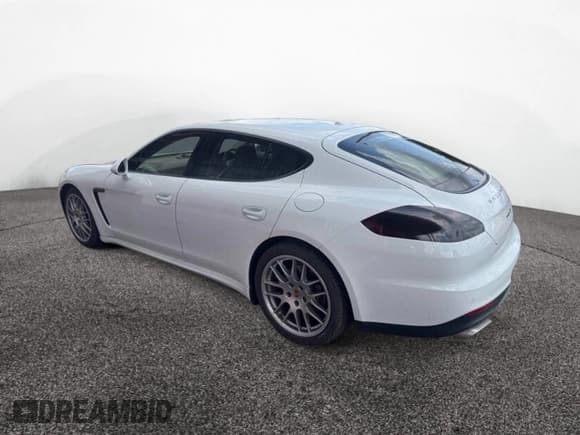 ✅ 2015 Porsche Panamera 4 • VIN: WP0AA2A72FL007340 • Lot: 84376885. Wystawiony na Copart z przebiegiem 45 984 mil. Bezpłatny archiwum sprzedaży aukcyjnych z USA i szczegółowy raport historii pojazdu na DreamBid. Zdjęcie 3.
