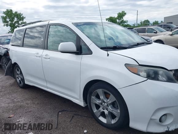 ✅ 2012 Toyota Sienna SE • VIN: 5TDXK3DC3CS268136 • Лот: 42153110. Опубликован ранее на IAAI с пробегом 248 887 миль. Бесплатный доступ к архиву аукционных продаж из США и подробный отчёт об истории автомобиля на DreamBid. Изображение 14.