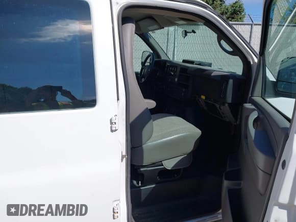 ✅ 2014 GMC Savana Cargo • VIN: 1GTW7FCA9E1915444 • Лот: 43267660. Опубликован ранее на IAAI с пробегом 244 379 миль. Бесплатный доступ к архиву аукционных продаж из США и подробный отчёт об истории автомобиля на DreamBid. Изображение 5.