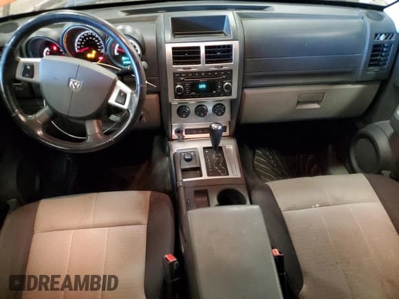 ✅ 2007 Dodge Nitro SLT • VIN: 1D8GU58K37W557144 • Lot: 90971195. Wystawiony na Copart z przebiegiem 242 538 mil. Bezpłatny archiwum sprzedaży aukcyjnych z USA i szczegółowy raport historii pojazdu na DreamBid. Zdjęcie 8.