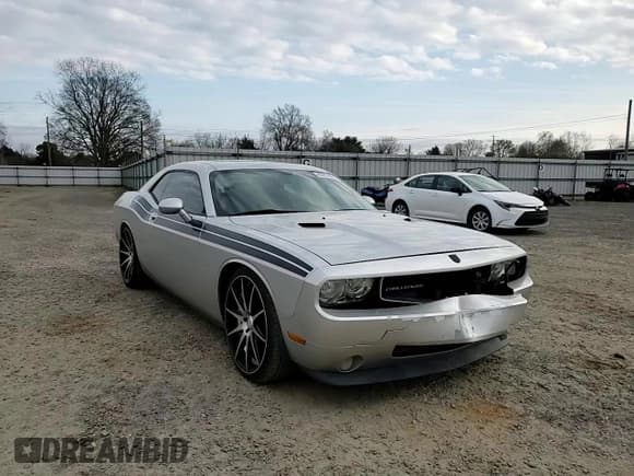 ✅ 2009 Dodge Challenger R/T • VIN: 2B3LJ54T89H617152 • Lot: 43957805. Wystawiony na Copart z przebiegiem 215 445 mil. Bezpłatny archiwum sprzedaży aukcyjnych z USA i szczegółowy raport historii pojazdu na DreamBid. Zdjęcie 11.