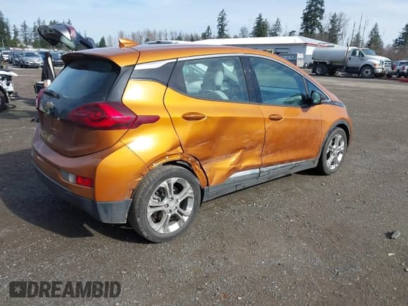 ✅ 2018 Chevrolet Bolt EV LT • VIN: 1G1FW6S06J4135351 • Lot: 41668227. Wystawiony na IAAI z przebiegiem 45 533 mil. Bezpłatny archiwum sprzedaży aukcyjnych z USA i szczegółowy raport historii pojazdu na DreamBid. Zdjęcie 4.