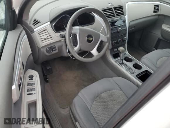 ✅ 2011 Chevrolet Traverse LS • VIN: 1GNKRFED3BJ416187 • Lot: 74259764. Wystawiony na Copart z przebiegiem Nie podano. Bezpłatny archiwum sprzedaży aukcyjnych z USA i szczegółowy raport historii pojazdu na DreamBid. Zdjęcie 8.