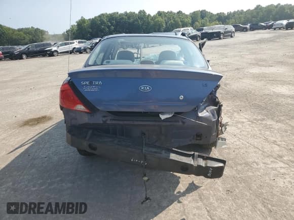 ✅ 2003 Kia Spectra • VIN: KNAFB121135213382 • Lot: 68628204. Wystawiony na Copart z przebiegiem Nie podano. Bezpłatny archiwum sprzedaży aukcyjnych z USA i szczegółowy raport historii pojazdu na DreamBid. Zdjęcie 6.