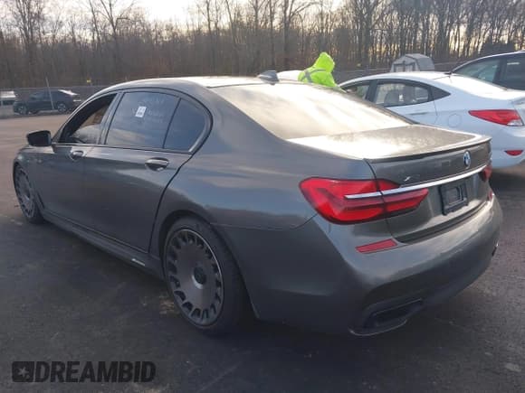 ✅ 2016 BMW 7 Series 750i xDrive • VIN: WBA7F2C58GG416117 • Lot: 43791484. Listed on IAAI with 92,496 mi. Free auction sales archive from the USA and detailed vehicle history report at DreamBid. Image 3.