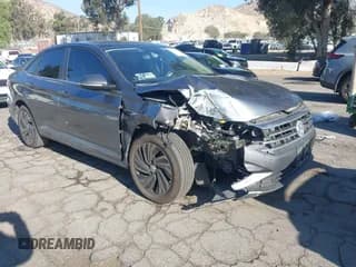 ✅ 2019 Volkswagen Jetta SEL Premium • VIN: 3VWG57BU5KM166049 • Lot: 43520258. Wystawiony na IAAI z przebiegiem 181 644 mil. Bezpłatny archiwum sprzedaży aukcyjnych z USA i szczegółowy raport historii pojazdu na DreamBid. Zdjęcie 1.