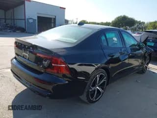 ✅ 2024 Volvo S60 Plus Dark Theme • VIN: 7JRL12TL2RG315187 • Lot: 43181202. Wystawiony na IAAI z przebiegiem 11 260 mil. Bezpłatny archiwum sprzedaży aukcyjnych z USA i szczegółowy raport historii pojazdu na DreamBid. Zdjęcie 4.