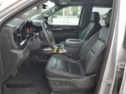 ✅ 2022 Chevrolet Silverado 1500 LT Trail Boss • VIN: 3GCUDFED8NG596000 • Lot: 71113755. Wystawiony na Copart z przebiegiem 14 037 mil. Bezpłatny archiwum sprzedaży aukcyjnych z USA i szczegółowy raport historii pojazdu na DreamBid. Zdjęcie 7.