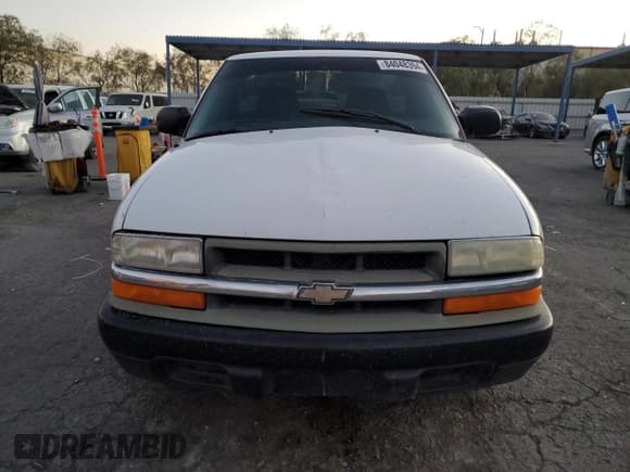 ✅ 2000 Chevrolet S-10 LS • VIN: 1GCCS1446YK180031 • Лот: 84048394. Опубликован ранее на Copart с пробегом 140 932 миль. Бесплатный доступ к архиву аукционных продаж из США и подробный отчёт об истории автомобиля на DreamBid. Изображение 5.