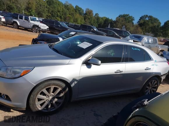 ✅ 2014 Chevrolet Malibu LTZ • VIN: 1G11H5SL6EF117001 • Lot: 43325344. Listed on IAAI with 183,202 mi. Free auction sales archive from the USA and detailed vehicle history report at DreamBid. Image 14.