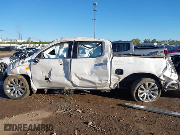 ✅ 2020 Chevrolet Silverado 1500 High Country • VIN: 3GCUYHED6LG321853 • Lot: 43413516. Listed on IAAI with 105,013 mi. Free auction sales archive from the USA and detailed vehicle history report at DreamBid. Image 15.