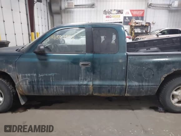 ✅ 1998 Dodge Dakota • VIN: 1B7FL22P1WS723652 • Lot: 41507852. Listed on IAAI with 296,031 mi. Free auction sales archive from the USA and detailed vehicle history report at DreamBid. Image 15.