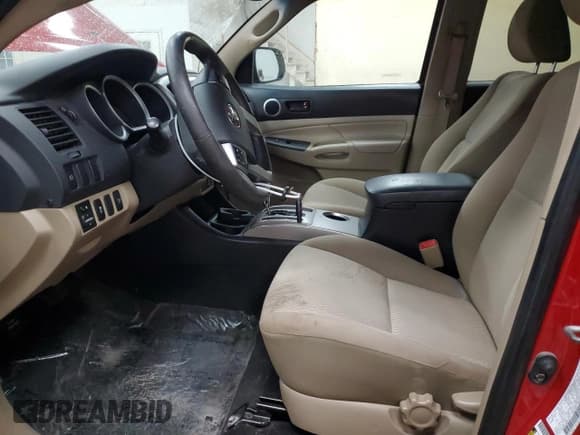 ✅ 2012 Toyota Tacoma • VIN: 3TMLU4EN8CM084471 • Lot: 84811765. Listed on Copart with 121,598 mi. Free auction sales archive from the USA and detailed vehicle history report at DreamBid. Image 7.