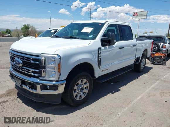 ✅ 2024 Ford F-250 XL • VIN: 1FT7W2BT9RED57676 • Lot: 42593411. Wystawiony na IAAI z przebiegiem 40 438 mil. Bezpłatny archiwum sprzedaży aukcyjnych z USA i szczegółowy raport historii pojazdu na DreamBid. Zdjęcie 2.