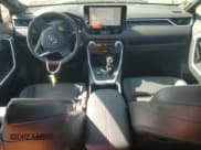 ✅ 2024 Toyota RAV4 XSE • VIN: JTMEB3FV3RD216158 • Lot: 91200355. Wystawiony na Copart z przebiegiem 15 448 mil. Bezpłatny archiwum sprzedaży aukcyjnych z USA i szczegółowy raport historii pojazdu na DreamBid. Zdjęcie 8.