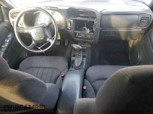 2003 Chevrolet Blazer LS z VIN 1GNCS18XX3K134514, wystawiony jako Copart lot #84811644 z przebiegiem 154 839 mil mil oraz Szkoda całkowita • Salvage title. Historia ofert i sprzedaży dostępna na DreamBid. Obrazek 8.