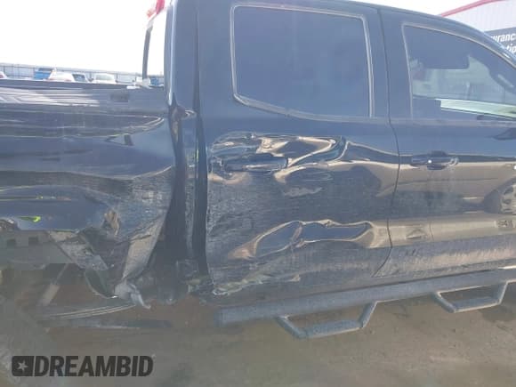 ✅ 2024 Chevrolet Colorado 4WD LT • VIN: 1GCPTCEK0R1307029 • Lot: 41970441. Wystawiony na IAAI z przebiegiem 4 968 mil. Bezpłatny archiwum sprzedaży aukcyjnych z USA i szczegółowy raport historii pojazdu na DreamBid. Zdjęcie 13.