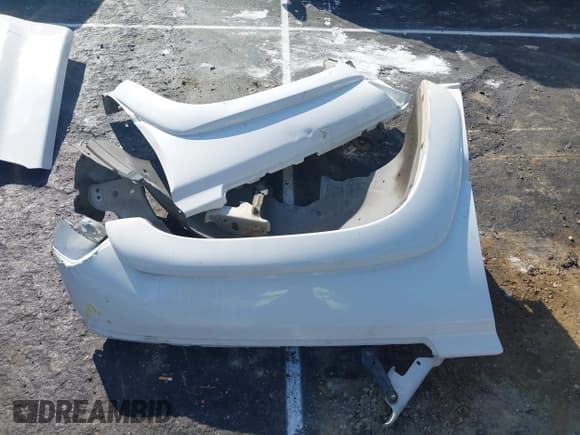 ✅ 2007 Chevrolet Silverado 2500HD LT1 • VIN: 1GCHK23D67F160348 • Lot: 43269127. Wystawiony na IAAI z przebiegiem 179 920 mil. Bezpłatny archiwum sprzedaży aukcyjnych z USA i szczegółowy raport historii pojazdu na DreamBid. Zdjęcie 19.