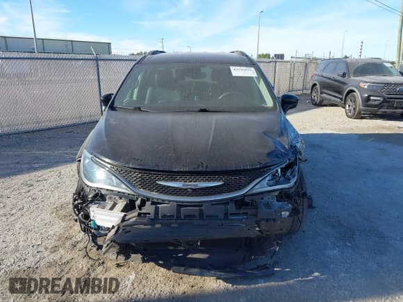 ✅ 2018 Chrysler Pacifica Touring L Plus • VIN: 2C4RC1EG2JR121470 • Lot: 43796025. Wystawiony na IAAI z przebiegiem 66 008 mil. Bezpłatny archiwum sprzedaży aukcyjnych z USA i szczegółowy raport historii pojazdu na DreamBid. Zdjęcie 13.
