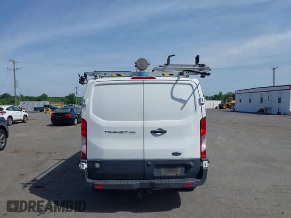 ✅ 2018 Ford Transit • VIN: 1FTYR2YM3JKB17637 • Lot: 42281111. Wystawiony na IAAI z przebiegiem 140 894 mil. Bezpłatny archiwum sprzedaży aukcyjnych z USA i szczegółowy raport historii pojazdu na DreamBid. Zdjęcie 16.
