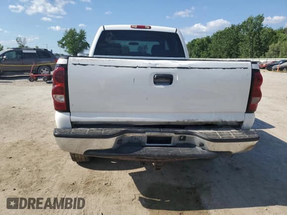 ✅ 2005 Chevrolet Silverado 2500HD LS • VIN: 1GCHK23U65F820126 • Лот: 63202485. Опубликован ранее на Copart с пробегом 179 665 миль. Бесплатный доступ к архиву аукционных продаж из США и подробный отчёт об истории автомобиля на DreamBid. Изображение 6.