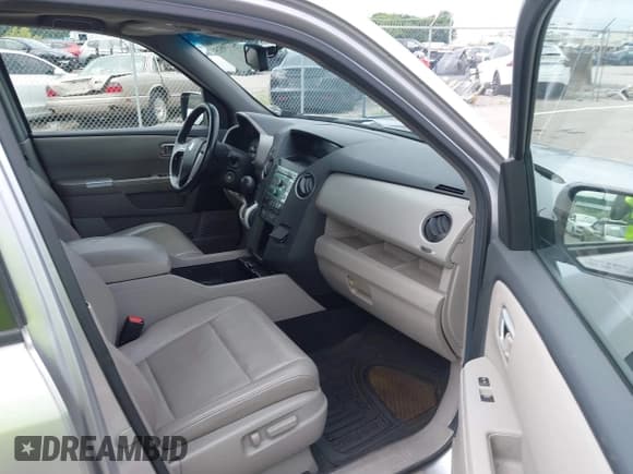 ✅ 2010 Honda Pilot EX-L • VIN: 5FNYF4H57AB037008 • Lot: 42779515. Listed on IAAI with 392,287 mi. Free auction sales archive from the USA and detailed vehicle history report at DreamBid. Image 5.