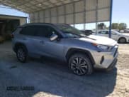 ✅ 2020 Toyota RAV4 XLE Premium • VIN: 2T3C1RFV4LW077472 • Lot: 86770465. Wystawiony na Copart z przebiegiem 34 413 mil. Bezpłatny archiwum sprzedaży aukcyjnych z USA i szczegółowy raport historii pojazdu na DreamBid. Zdjęcie 4.