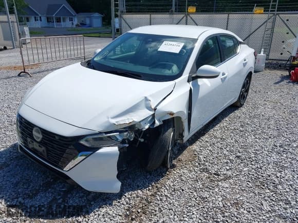 ✅ 2024 Nissan Sentra SV • VIN: 3N1AB8CV9RY236589 • Lot: 42204216. Listed on IAAI with 9,450 mi. Free auction sales archive from the USA and detailed vehicle history report at DreamBid. Image 6.