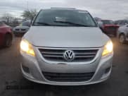 ✅ 2011 Volkswagen Routan SE • VIN: 2V4RW3DG8BR669890 • Lot: 93101745. Listed on Copart with 141,323 mi. Free auction sales archive from the USA and detailed vehicle history report at DreamBid. Image 5.