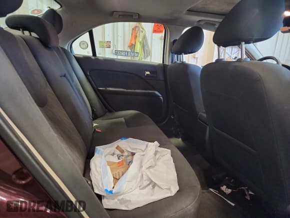 ✅ 2011 Mercury Milan • VIN: 3MEHM0HA7BR602710 • Lot: 92326845. Wystawiony na Copart z przebiegiem 136 885 mil. Bezpłatny archiwum sprzedaży aukcyjnych z USA i szczegółowy raport historii pojazdu na DreamBid. Zdjęcie 10.