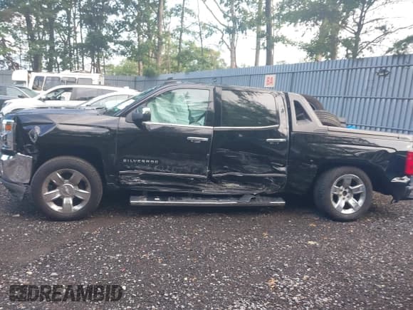 ✅ 2018 Chevrolet Silverado 1500 LTZ • VIN: 3GCUKSEC8JG100483 • Lot: 42757544. Wystawiony na IAAI z przebiegiem 88 136 mil. Bezpłatny archiwum sprzedaży aukcyjnych z USA i szczegółowy raport historii pojazdu na DreamBid. Zdjęcie 14.