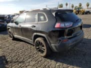 ✅ 2020 Jeep Cherokee Latitude • VIN: 1C4PJLCB9LD543922 • Lot: 90883185. Wystawiony na Copart z przebiegiem 95 239 mil. Bezpłatny archiwum sprzedaży aukcyjnych z USA i szczegółowy raport historii pojazdu na DreamBid. Zdjęcie 2.