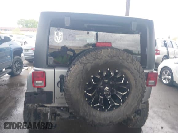 ✅ 2018 Jeep Wrangler Unlimited Rubicon Recon • VIN: 1C4BJWFG1JL851768 • Lot: 41882130. Wystawiony na IAAI z przebiegiem 42 714 mil. Bezpłatny archiwum sprzedaży aukcyjnych z USA i szczegółowy raport historii pojazdu na DreamBid. Zdjęcie 17.