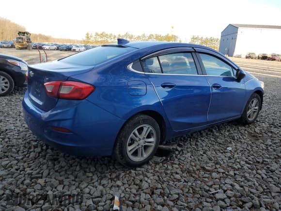 ✅ 2018 Chevrolet Cruze LT • VIN: 1G1BE5SM8J7209009 • Lot: 39345103. Listed on Copart with 55,076 mi. Free auction sales archive from the USA and detailed vehicle history report at DreamBid. Image 3.
