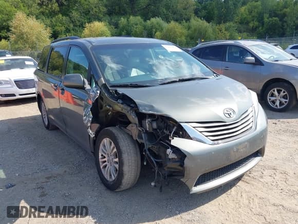 ✅ 2012 Toyota Sienna XLE • VIN: 5TDYK3DC6CS272699 • Lot: 43167971. Listed on IAAI with 133,927 mi. Free auction sales archive from the USA and detailed vehicle history report at DreamBid. Image 1.
