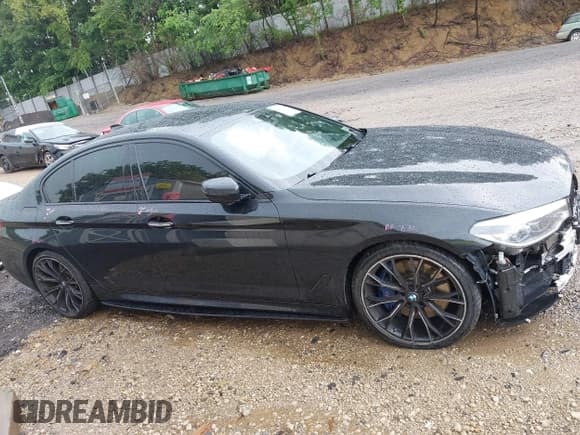 ✅ 2018 BMW 5 Series M550i xDrive • VIN: WBAJB9C5XJB286923 • Лот: 42527301. Опубликован ранее на IAAI с пробегом 76 923 миль. Бесплатный доступ к архиву аукционных продаж из США и подробный отчёт об истории автомобиля на DreamBid. Изображение 13.