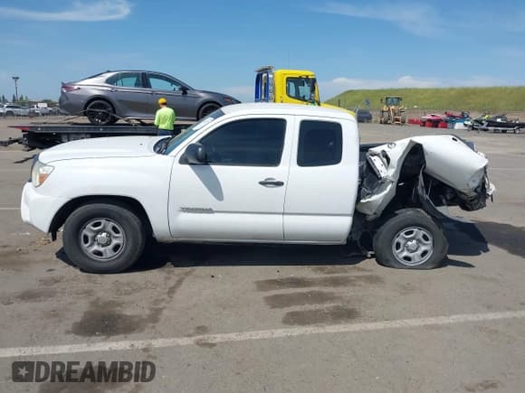 ✅ 2013 Toyota Tacoma • VIN: 5TFTX4CN1DX034484 • Lot: 42047723. Listed on IAAI with 241,844 mi. Free auction sales archive from the USA and detailed vehicle history report at DreamBid. Image 14.