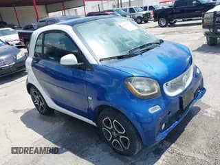 ✅ 2016 Smart fortwo Passion • VIN: WMEFJ5DA0GK061761 • Lot: 42797756. Wystawiony na IAAI z przebiegiem 27 040 mil. Bezpłatny archiwum sprzedaży aukcyjnych z USA i szczegółowy raport historii pojazdu na DreamBid. Zdjęcie 1.