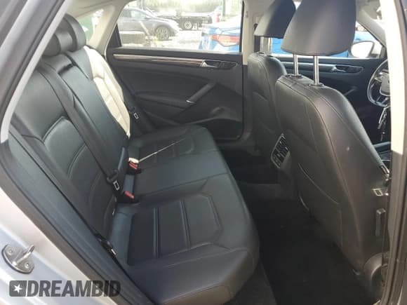 ✅ 2016 Volkswagen Passat SE • VIN: 1VWBT7A36GC011740 • Lot: 80608955. Wystawiony na Copart z przebiegiem 83 851 mil. Bezpłatny archiwum sprzedaży aukcyjnych z USA i szczegółowy raport historii pojazdu na DreamBid. Zdjęcie 10.